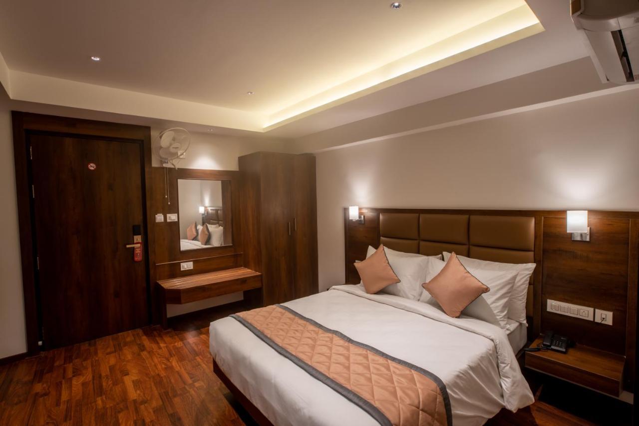 Golden Fortune Inn Hotel Бангалор Экстерьер фото