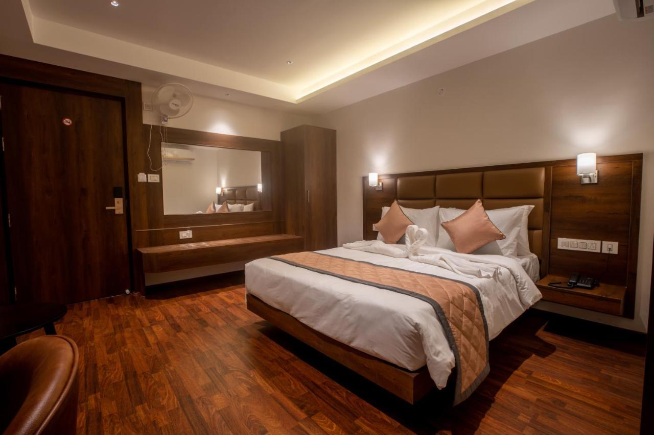 Golden Fortune Inn Hotel Бангалор Экстерьер фото