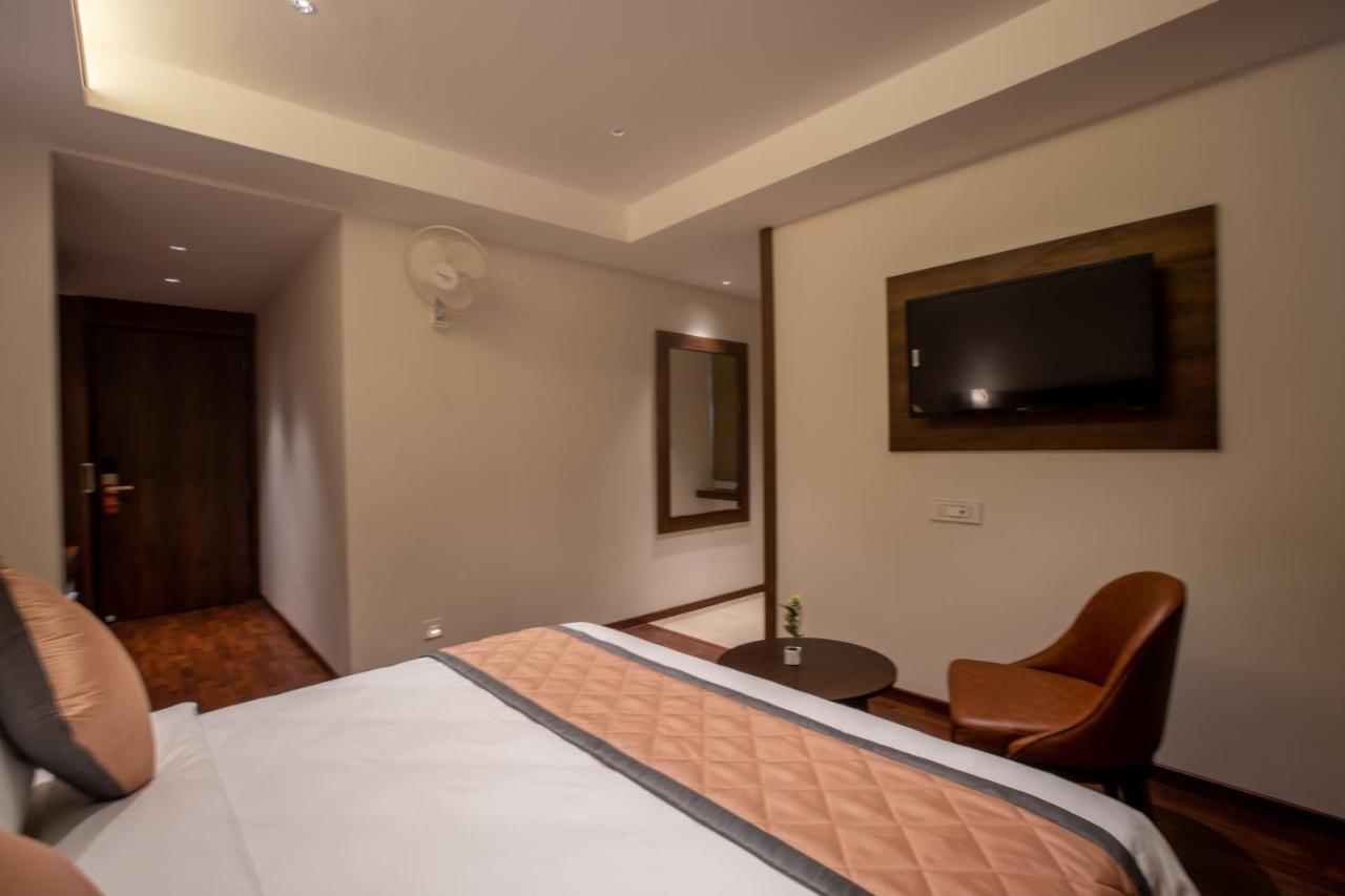 Golden Fortune Inn Hotel Бангалор Экстерьер фото