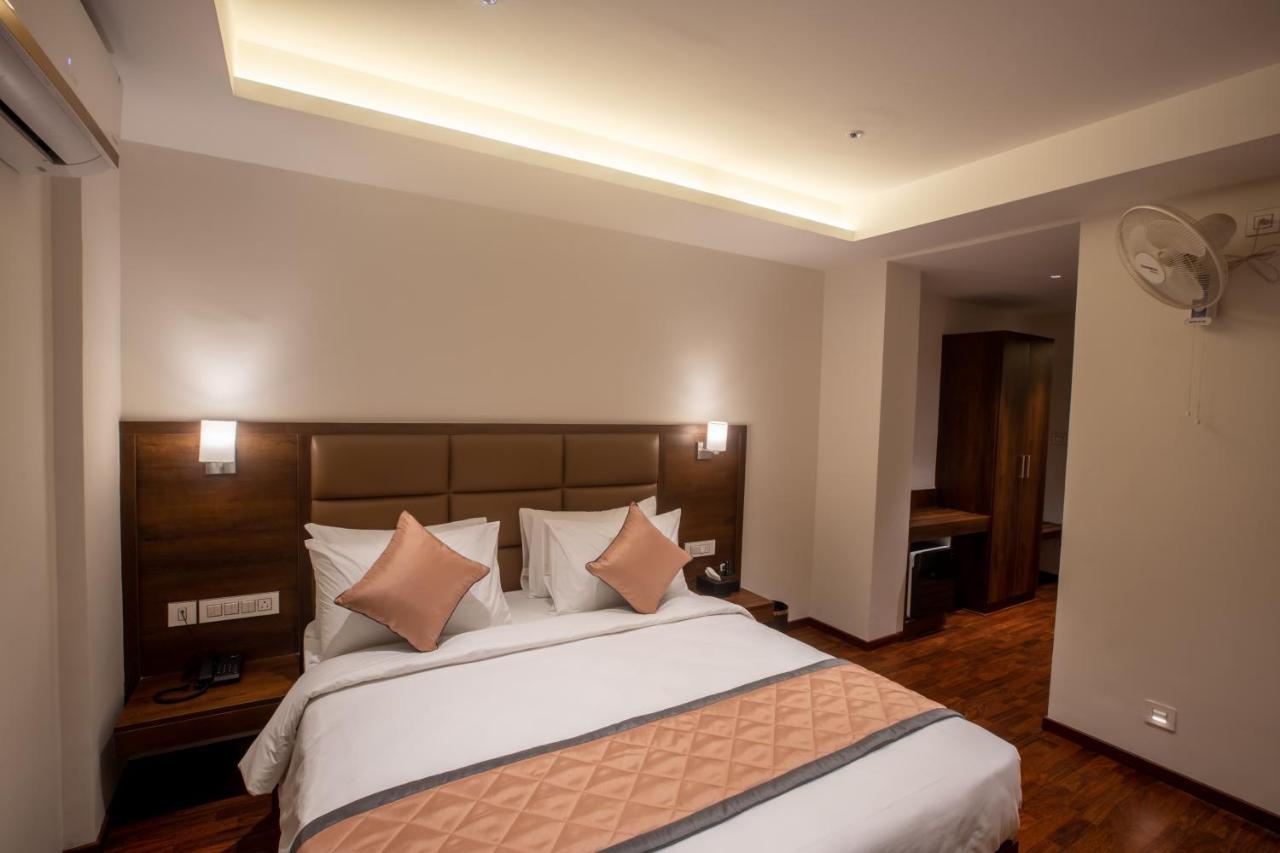 Golden Fortune Inn Hotel Бангалор Экстерьер фото