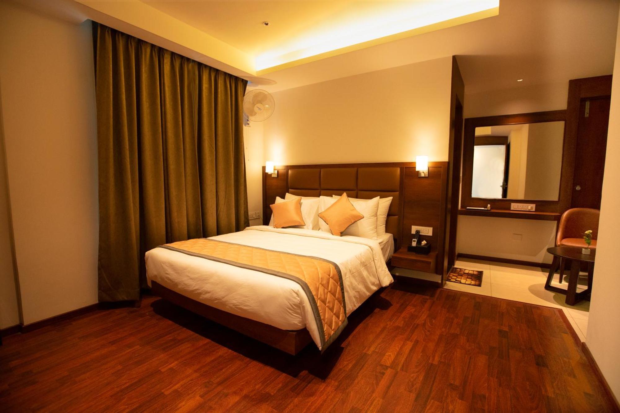 Golden Fortune Inn Hotel Бангалор Экстерьер фото