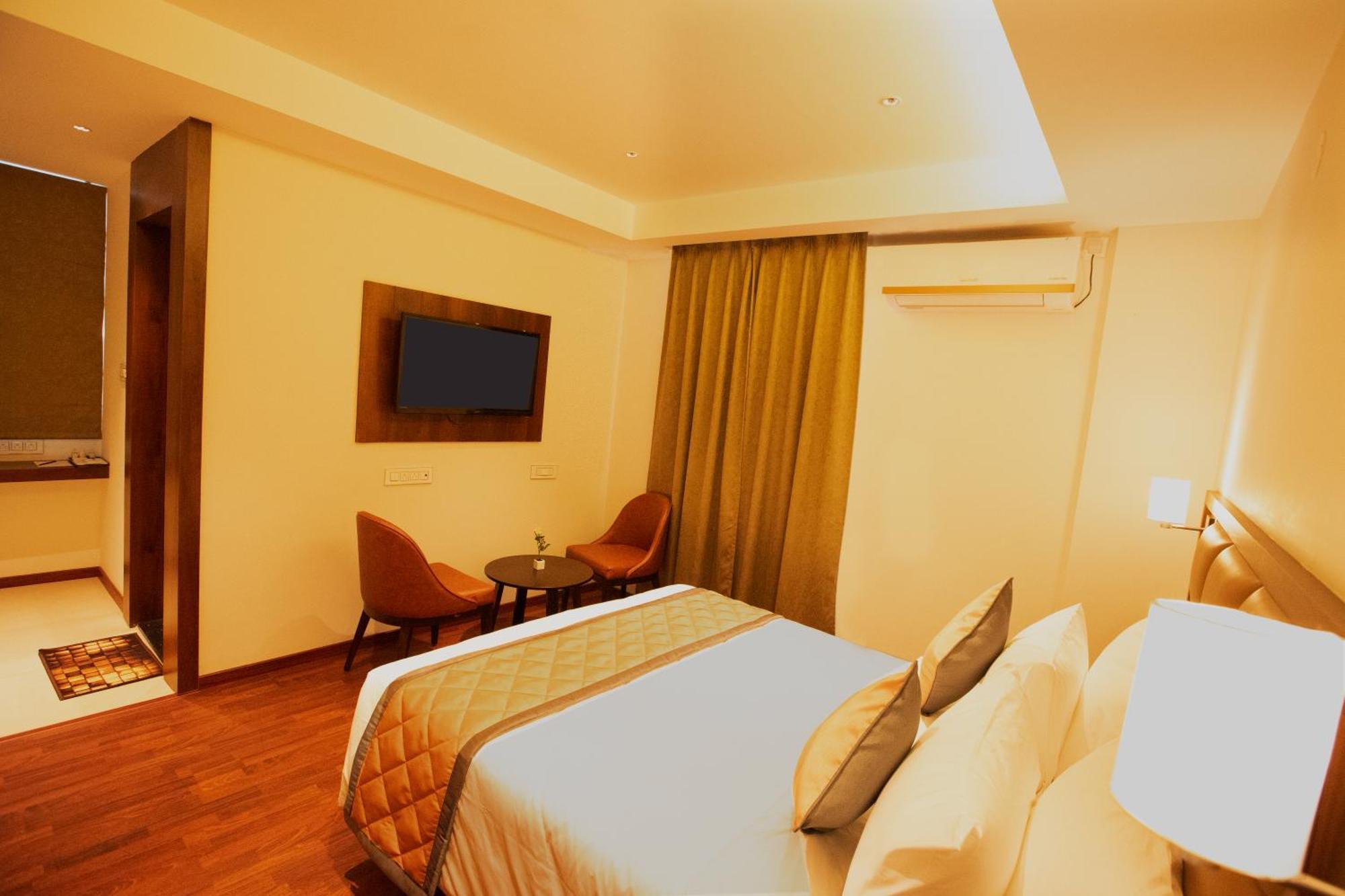 Golden Fortune Inn Hotel Бангалор Экстерьер фото