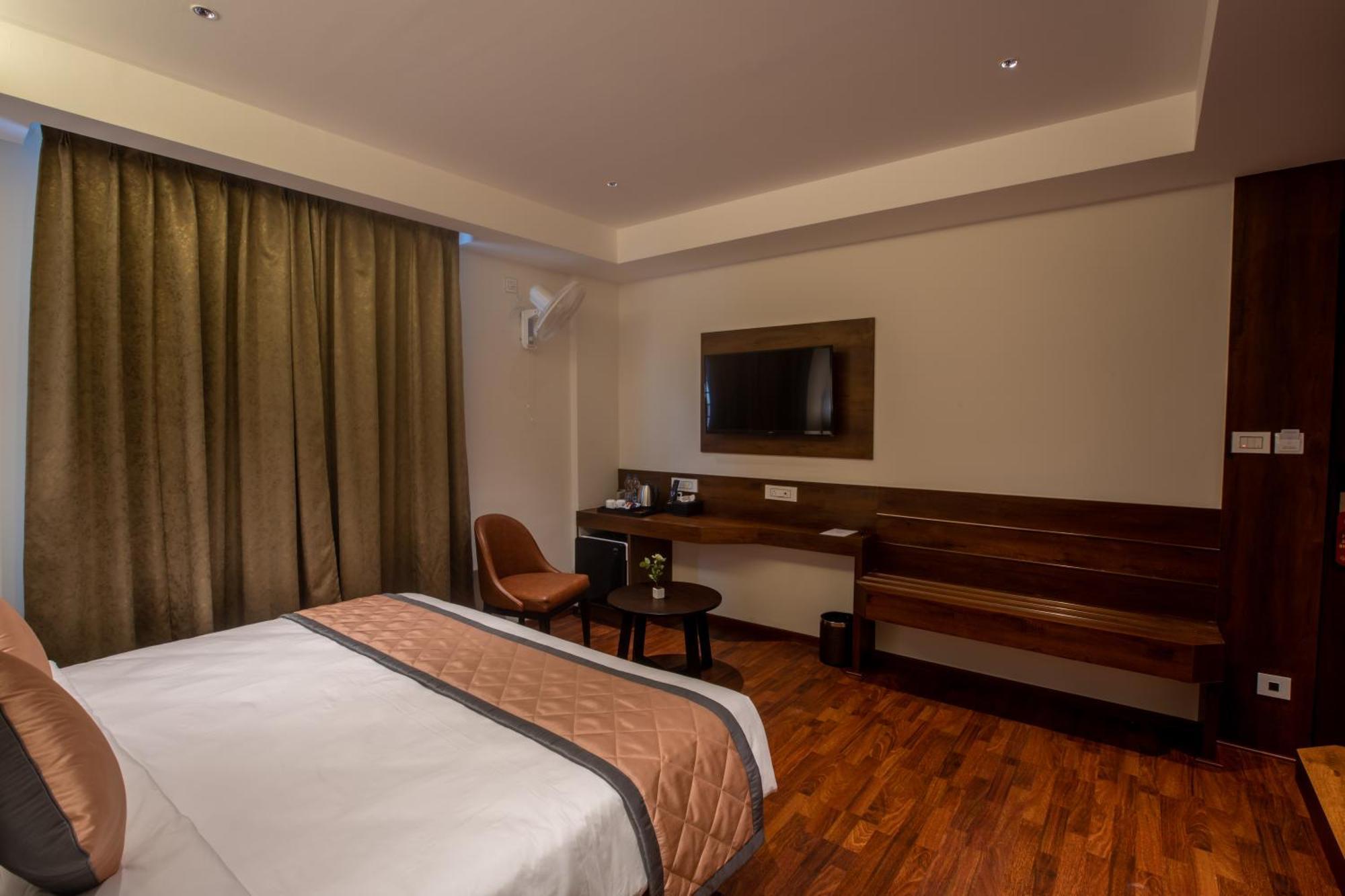Golden Fortune Inn Hotel Бангалор Экстерьер фото